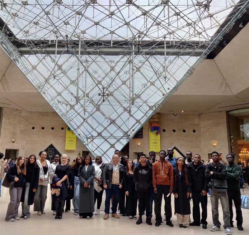 Visite au Louvre pour les étudiants d'Elije 